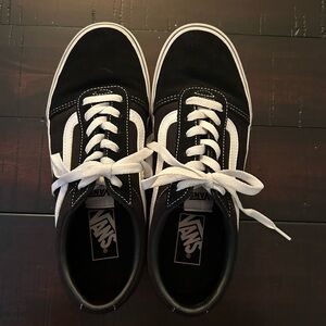 Vans ward skate shoes gently used women’s 9